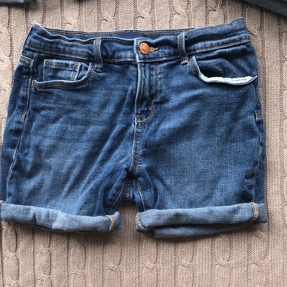 Three Girls Size 12 Old Navy Jean Shorts - Picture 2 of 8
